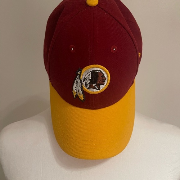 Vintage YOUTH Washington Redskins Cap - Burgundy and Gold - Adjustable Fit - Picture 3 of 7